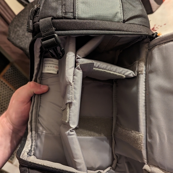 Lowepro “Slingshot 102AW” Messenger Crossbody Camera Bag - Picture 6 of 6
